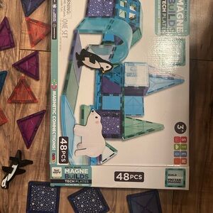 Magnetic Builds Arctic Igloo Tech Plates - Blue & Purple Kids Toy